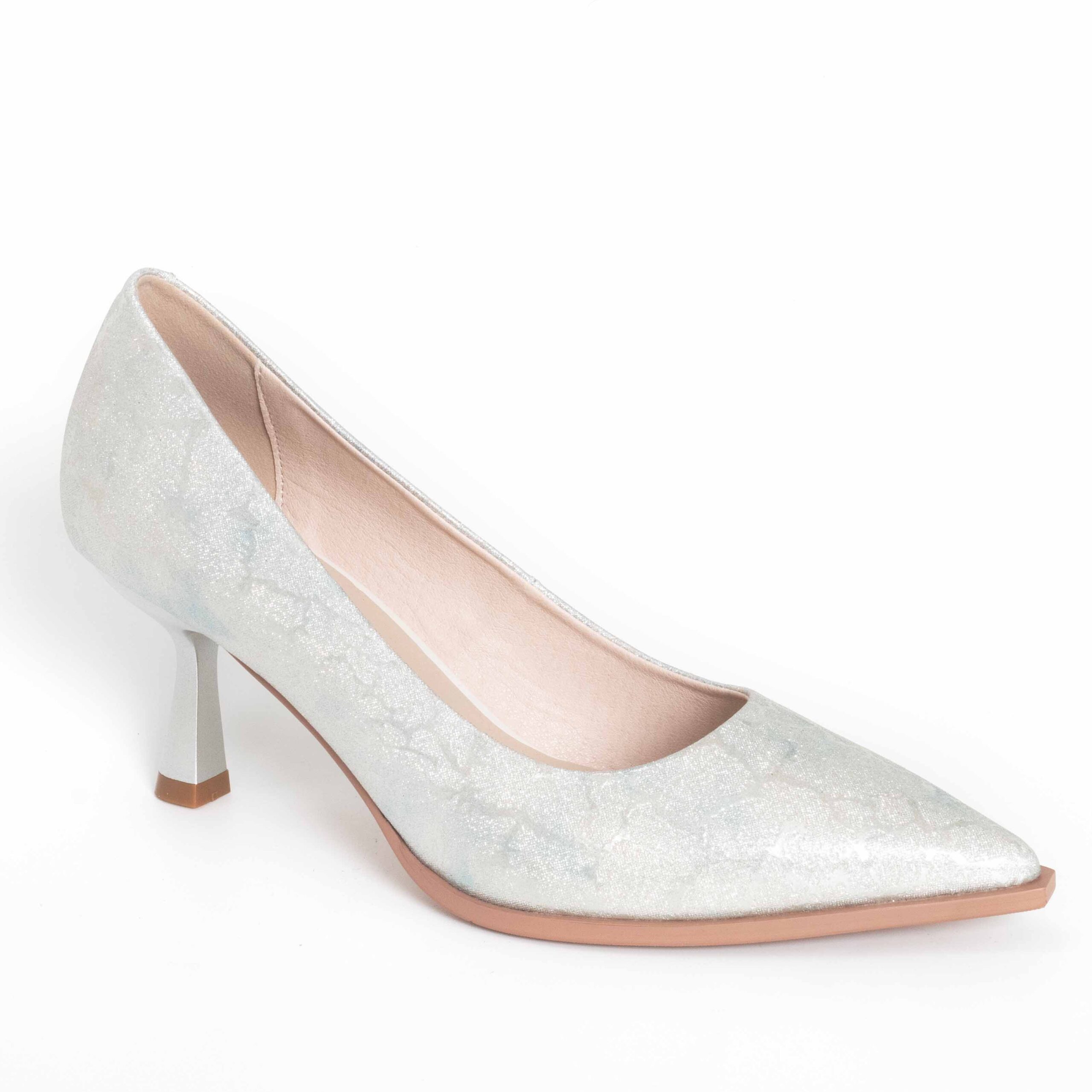 Women pumps with white microfiber leather