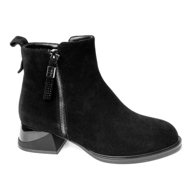 YZY Wholesale women Black heeled boots with genuine leather