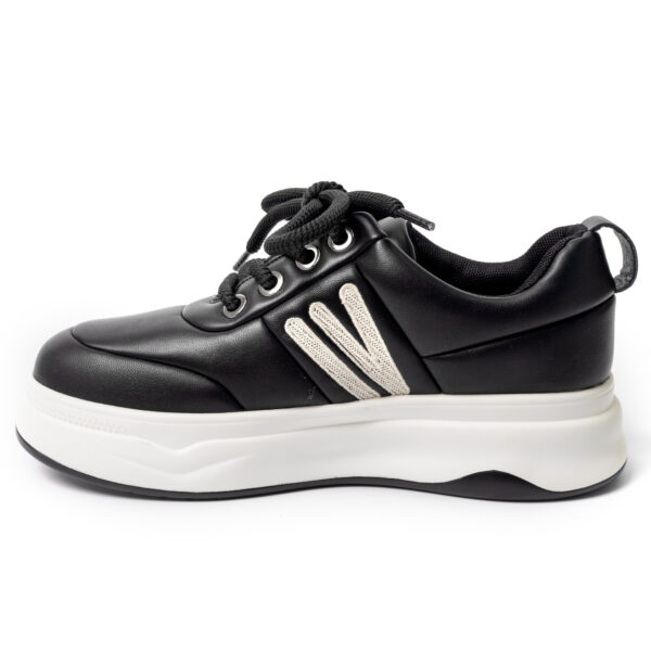 YZY Wholesale women black and white sports and casual shoes with PU leather