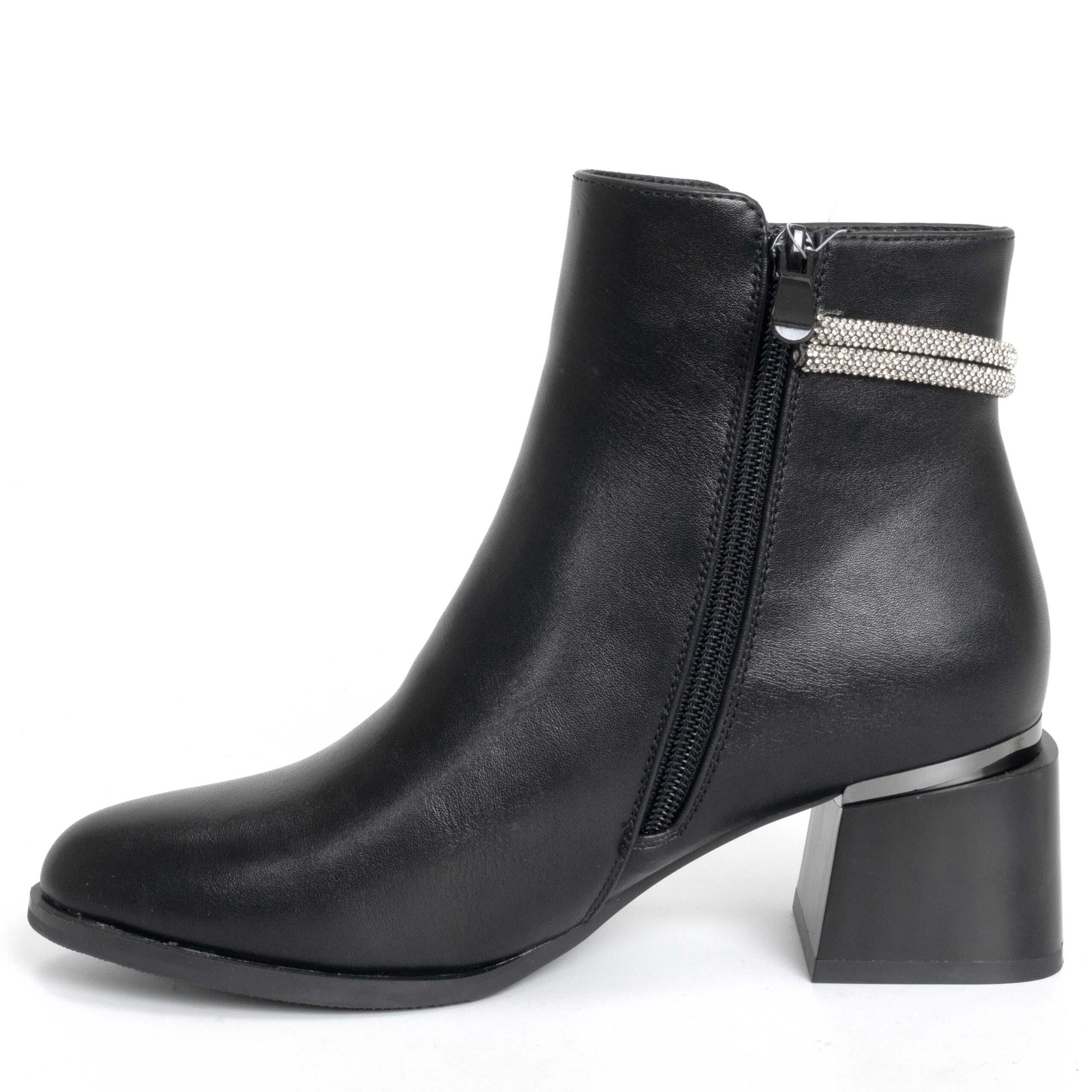 YZY Wholesale women Black PU leather heeled boots