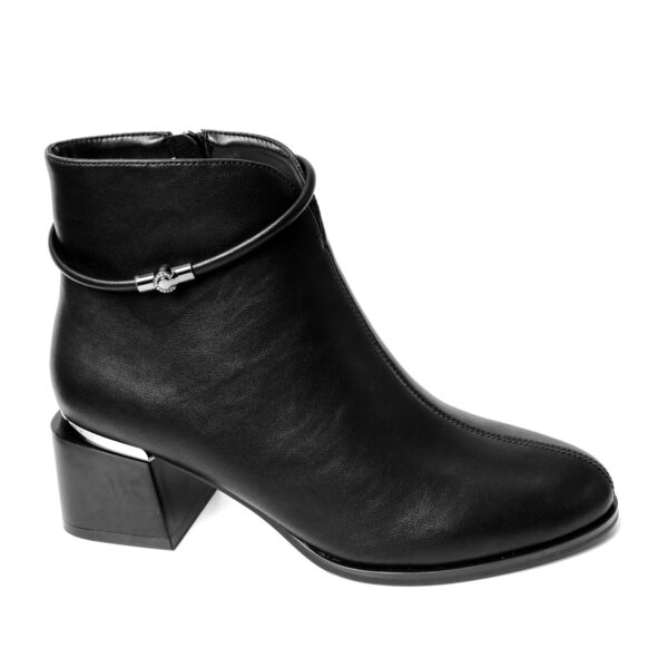 YZY Wholesale women Black ankle Heeled boots with PU leather