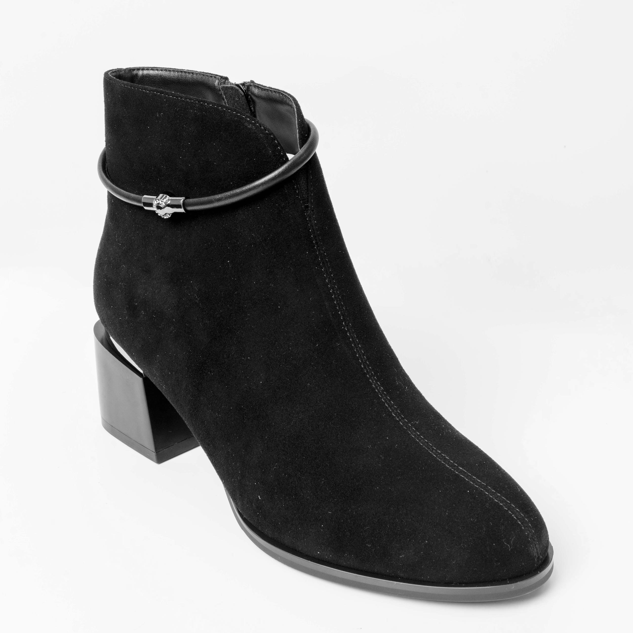 YZY Wholesale women Black ankle Heeled boots with microfiber