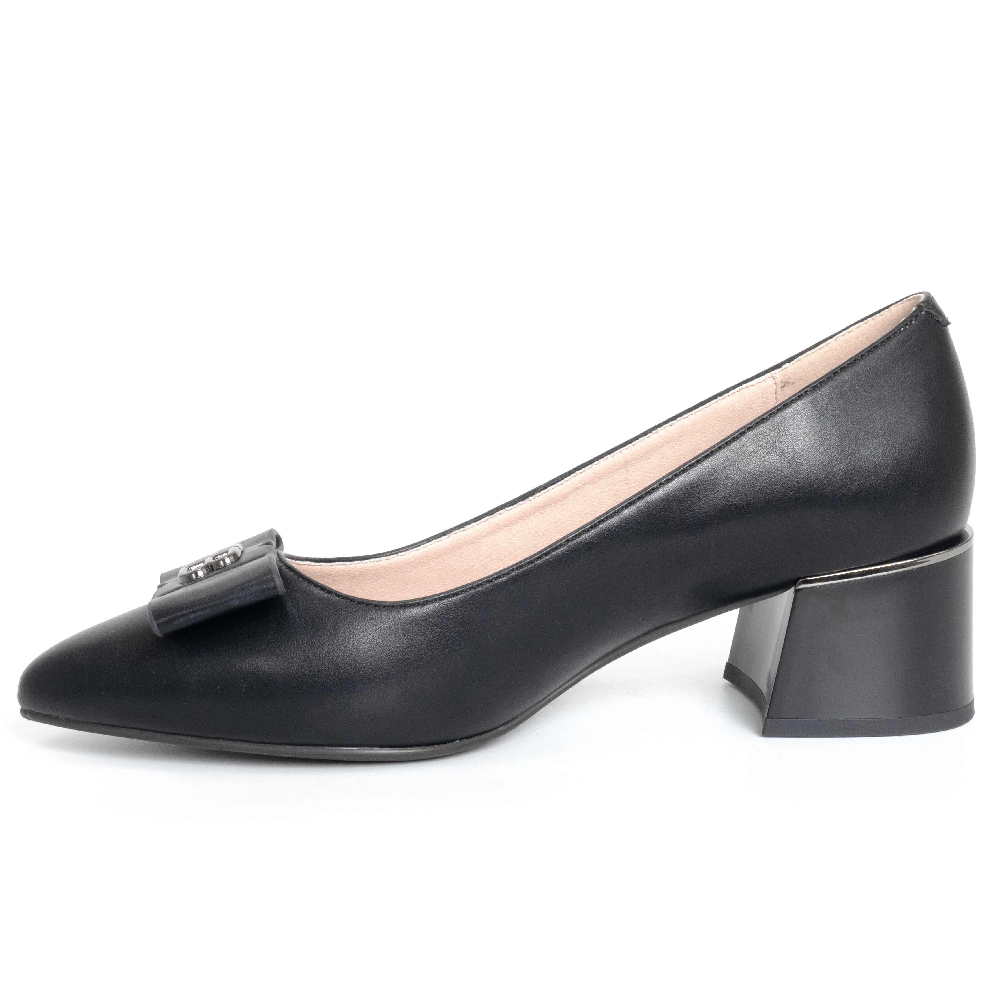 Black pumps for women with microfiber leather