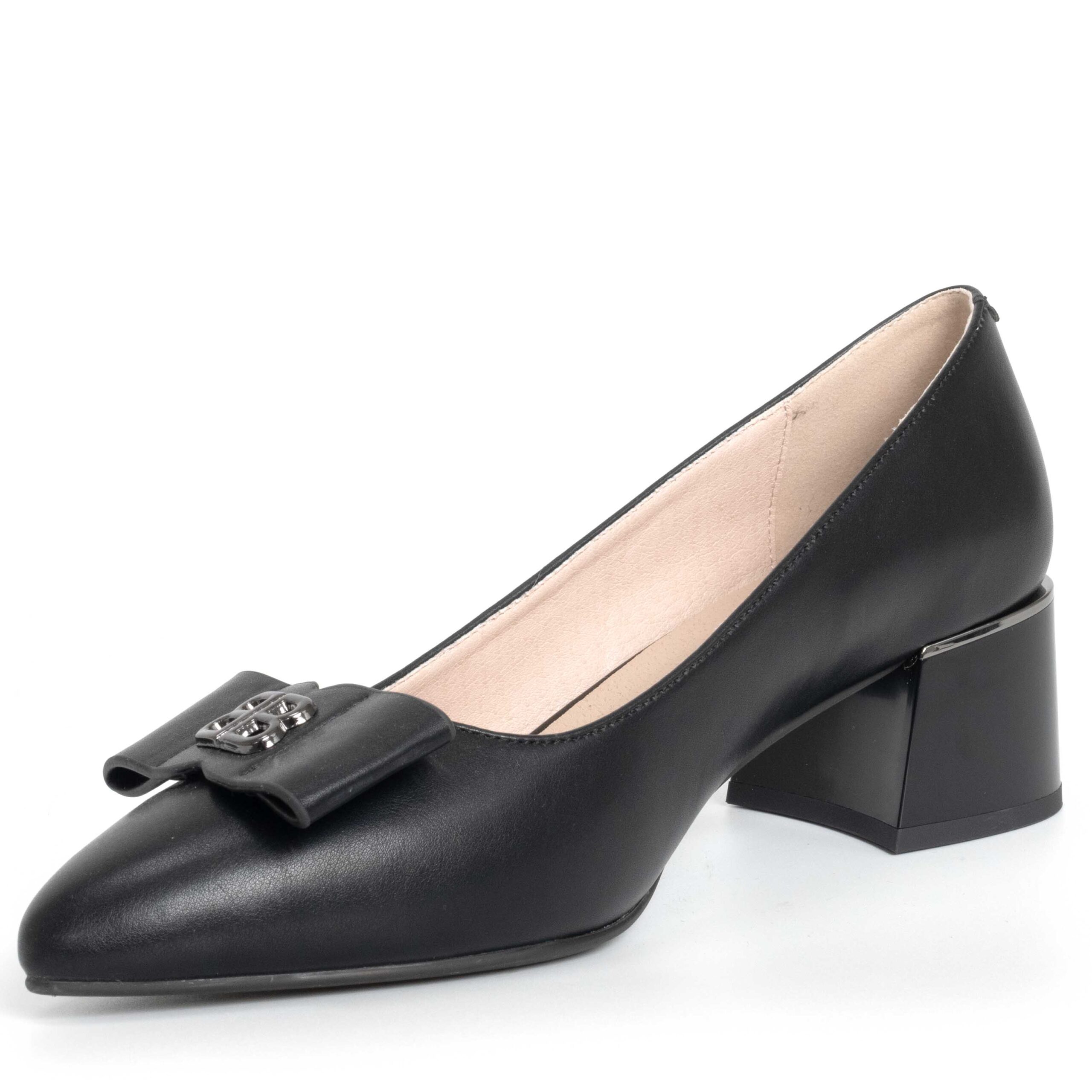 Black pumps for women with microfiber leather