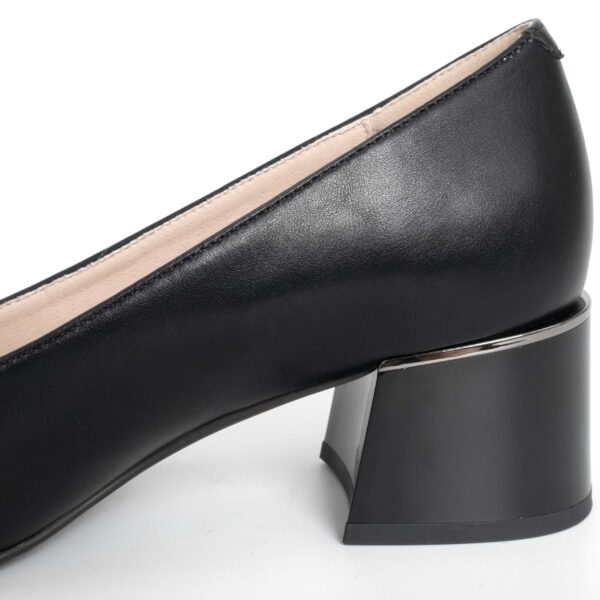 Black pumps for women with microfiber leather