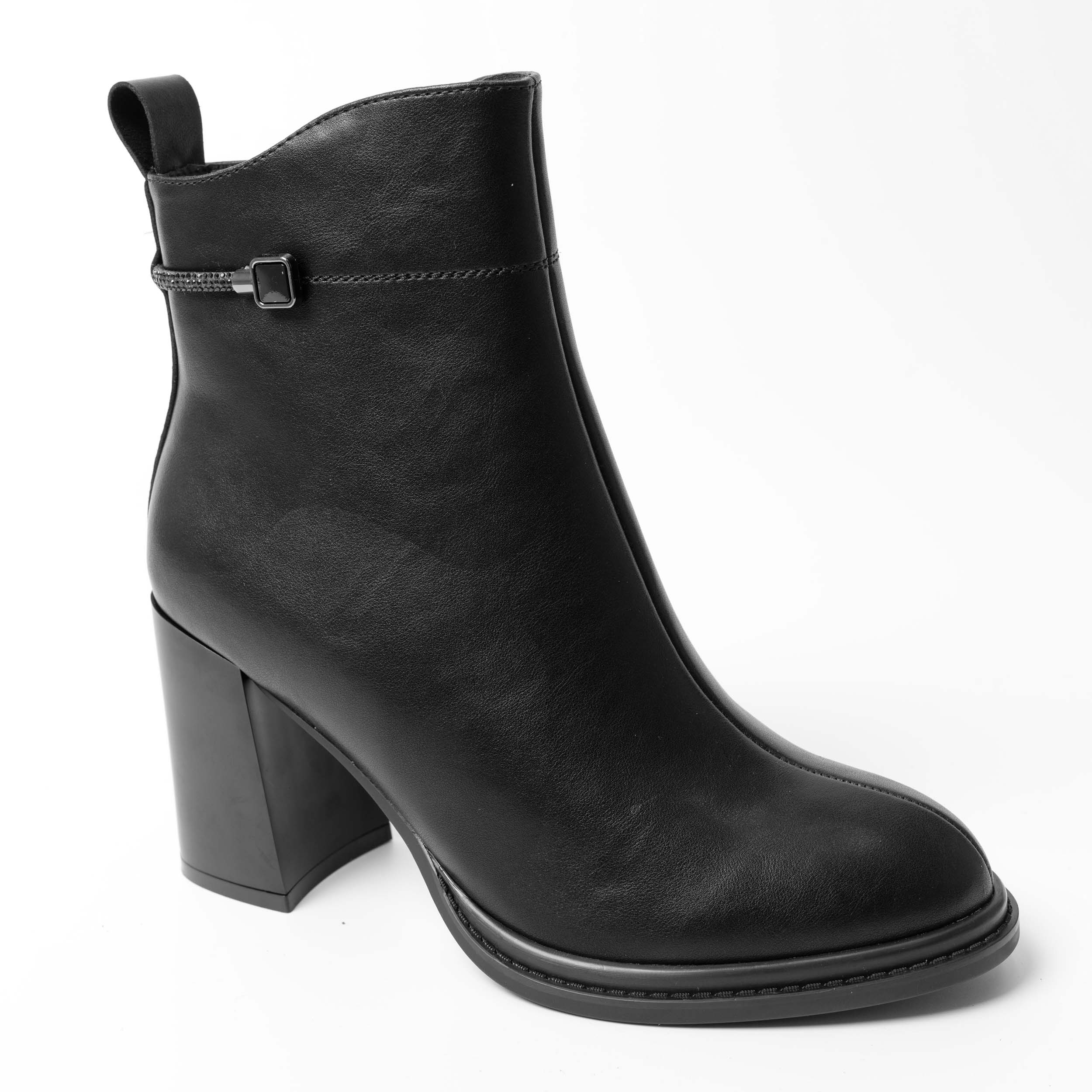 YZY Wholesale Black PU and Microfiber Heeled Ankle Boots for women