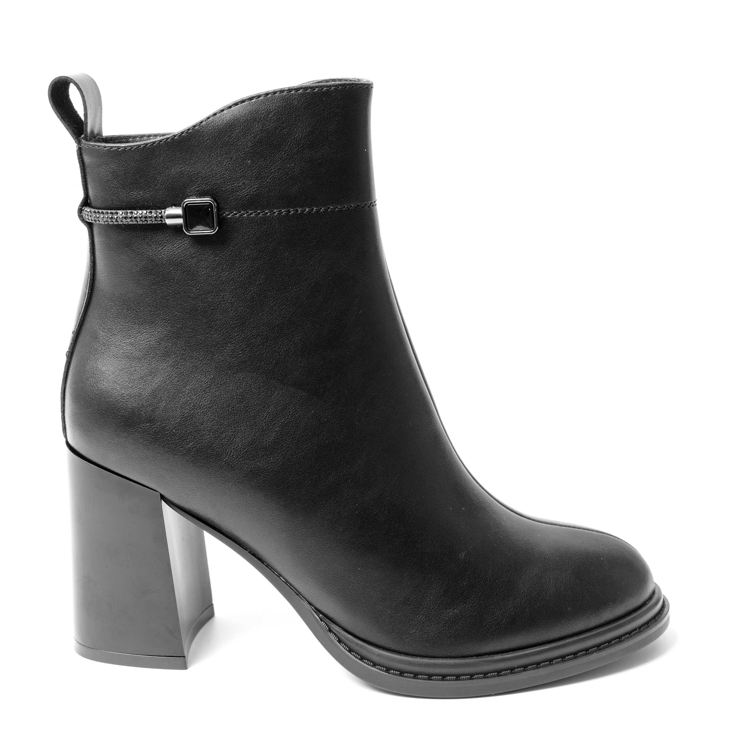 YZY Wholesale Black PU and Microfiber Heeled Ankle Boots for women