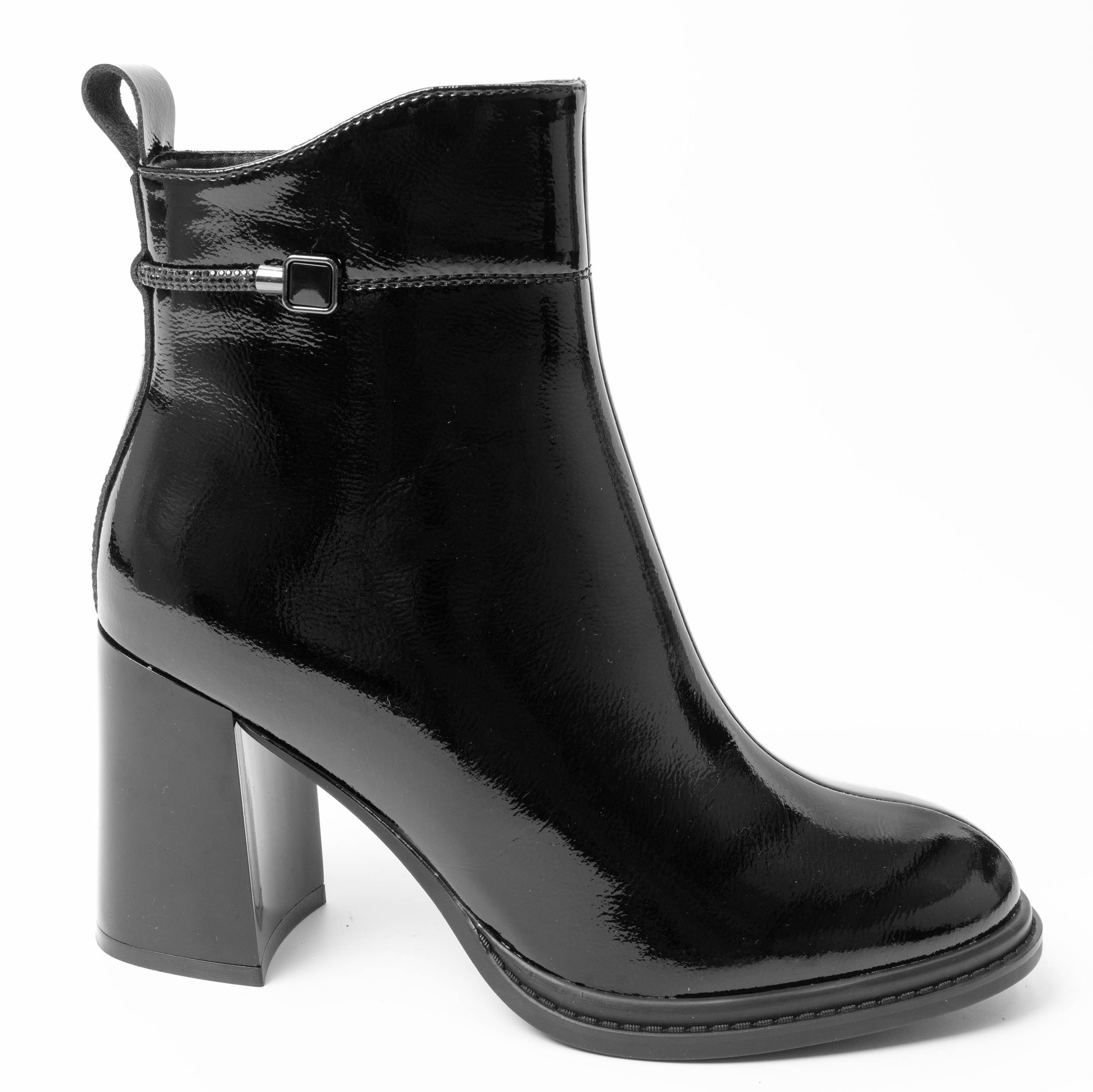 YZY Wholesale Black PU and Microfiber Heeled Ankle Boots for women