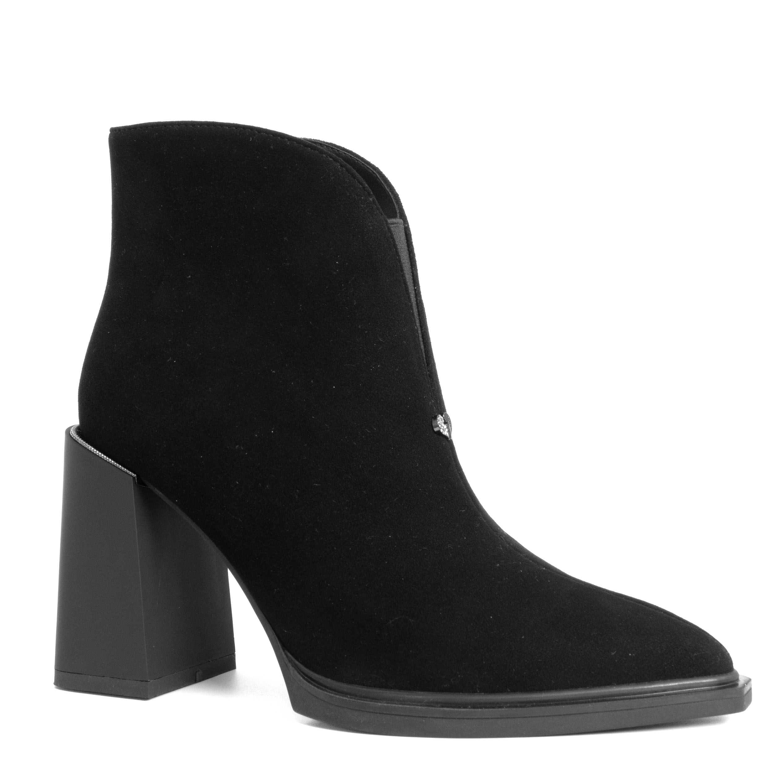 Heeled boots