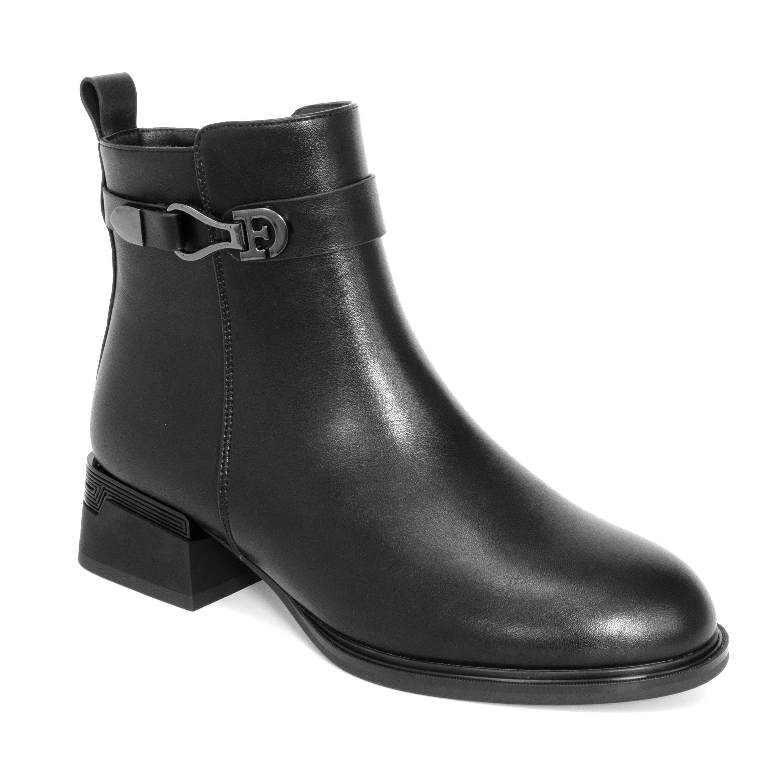 YZY Wholesale Women’s Black PU Heeled Boots