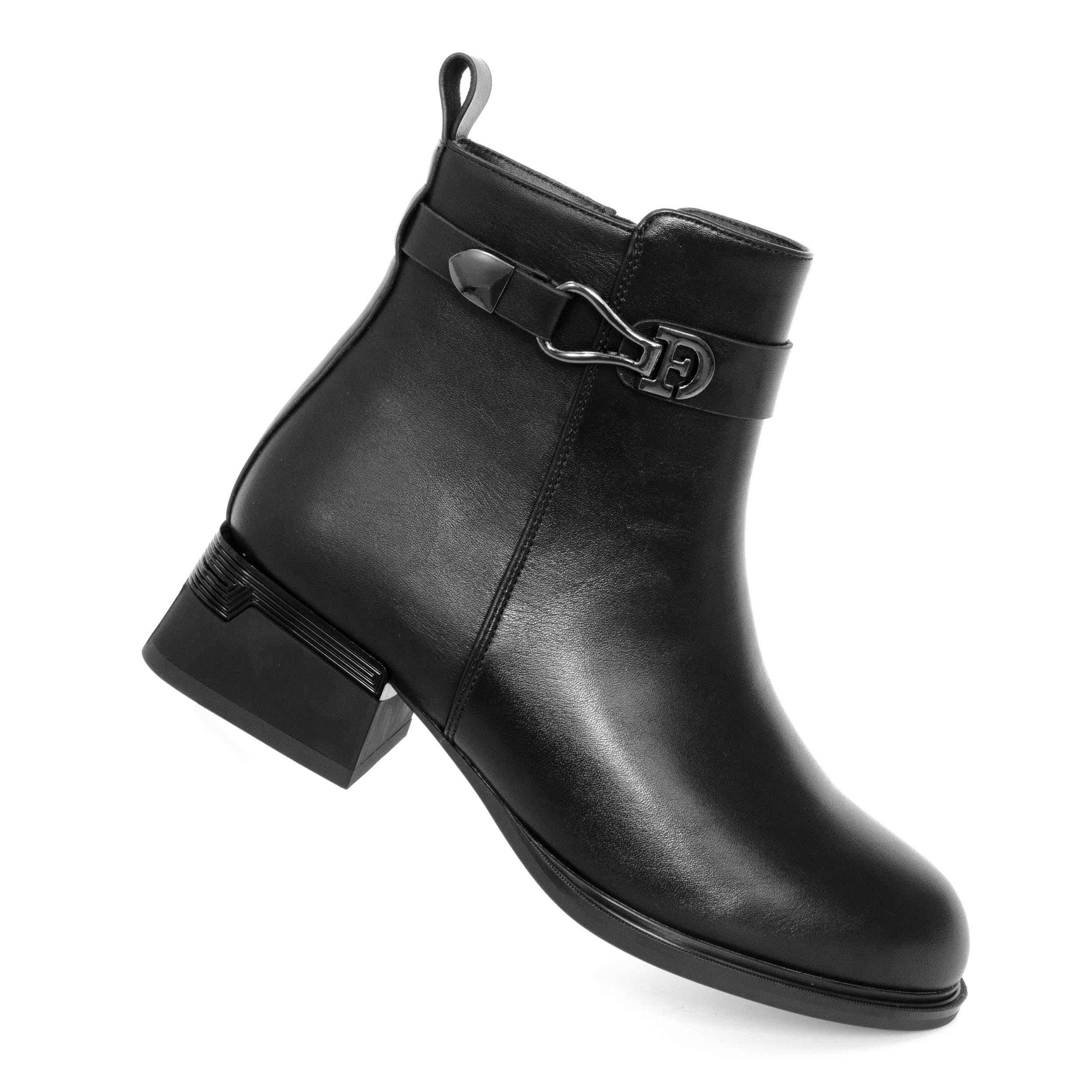 YZY Wholesale Women’s Black PU Heeled Boots