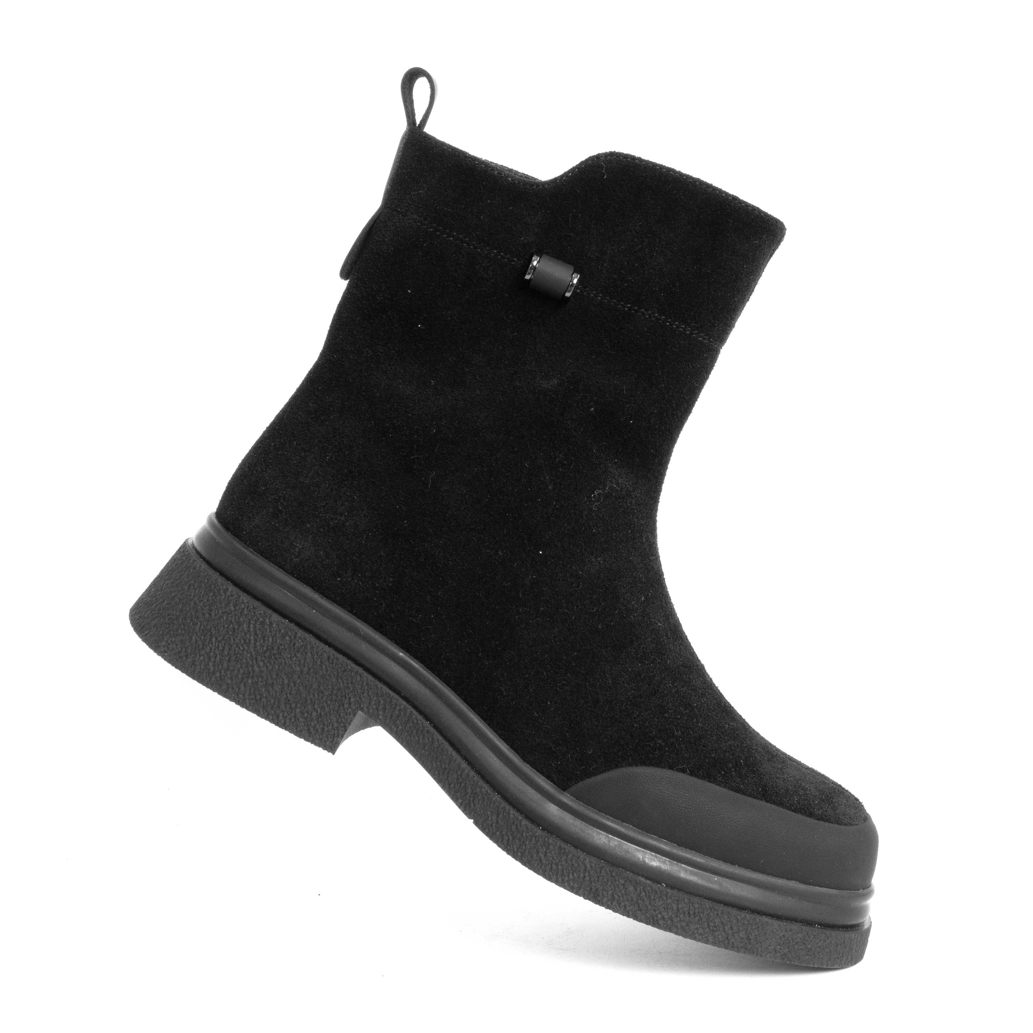 Step into elegance with Genuine leather and Silk Women Work boots. Perfect for any occasion, these stylish shoes combine comfort effortlessly