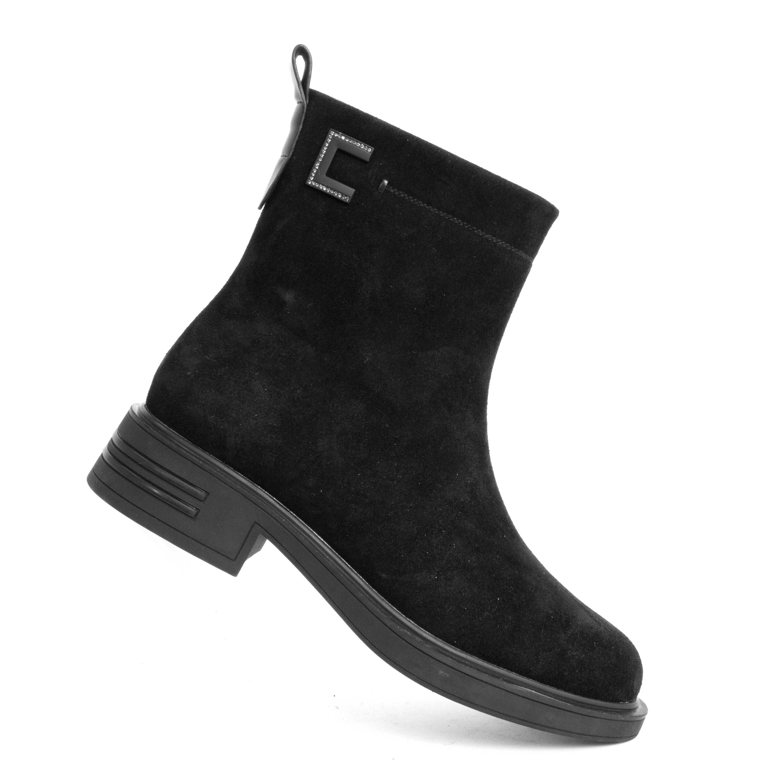 Step into elegance with Genuine leather Women Work boots. Perfect for any occasion, these stylish shoes combine comfort effortlessly