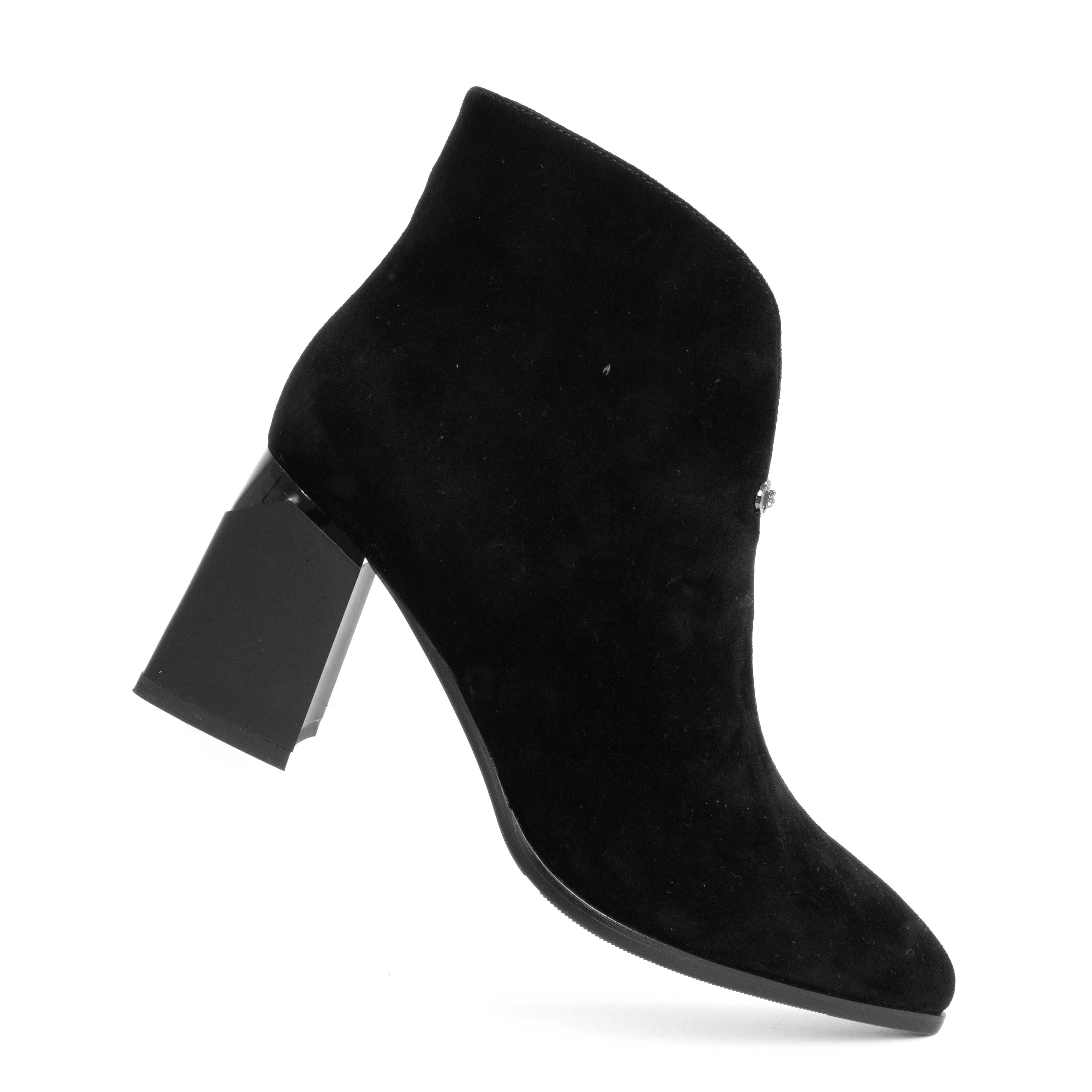 Stylish Women heeled boots with Black Cashmere leather