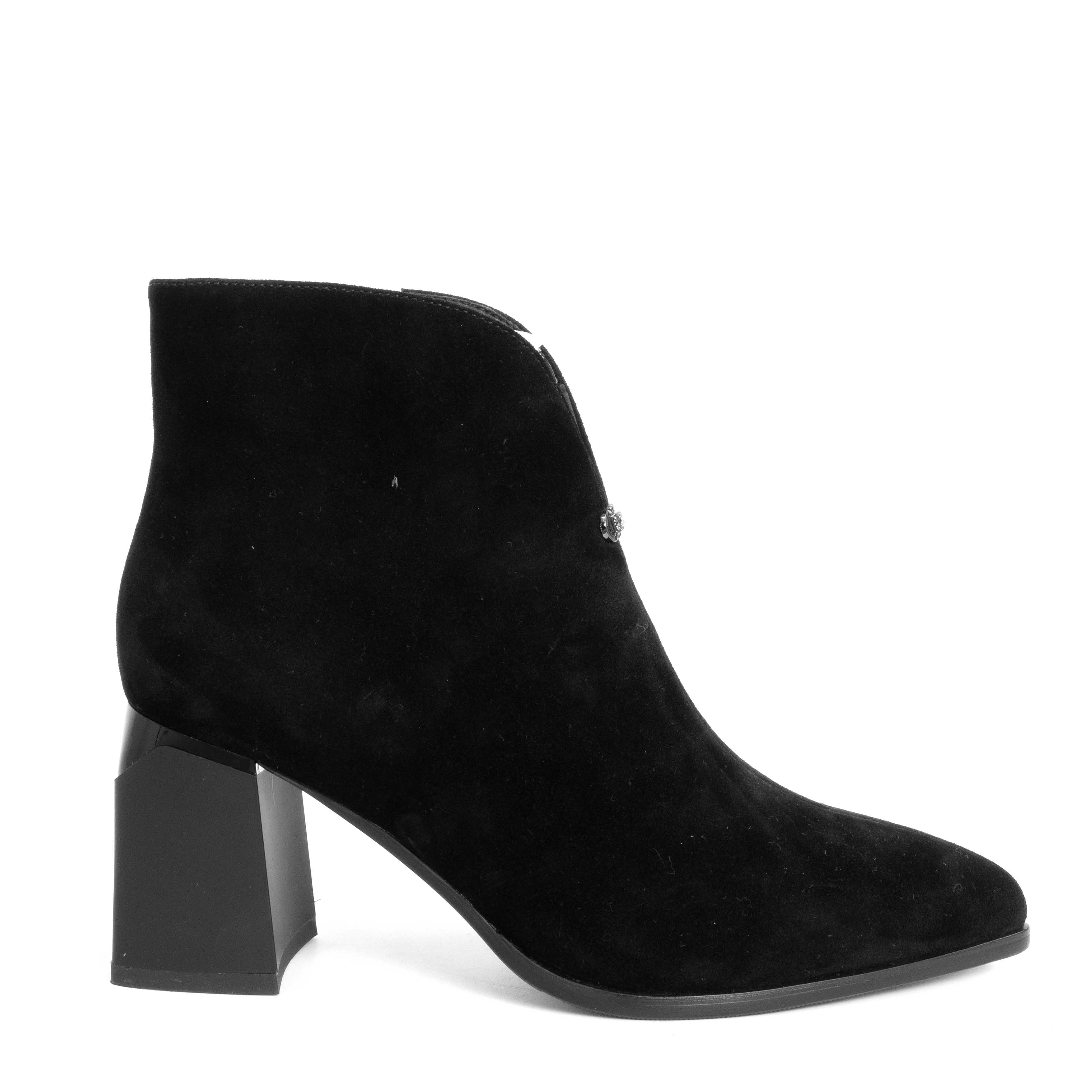 Stylish Women heeled boots with Black Cashmere leather