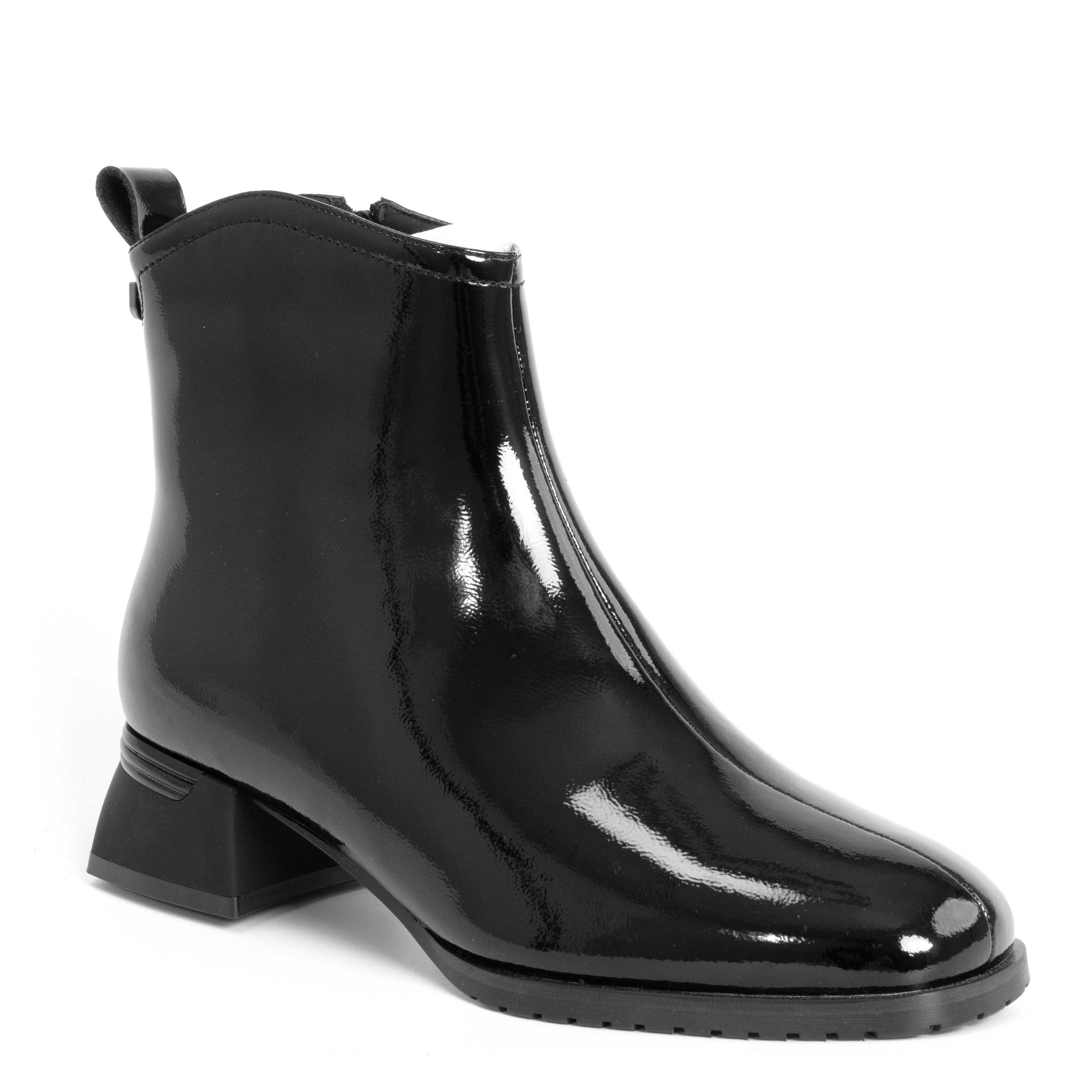 Women Heeled boots with Black Patent leather