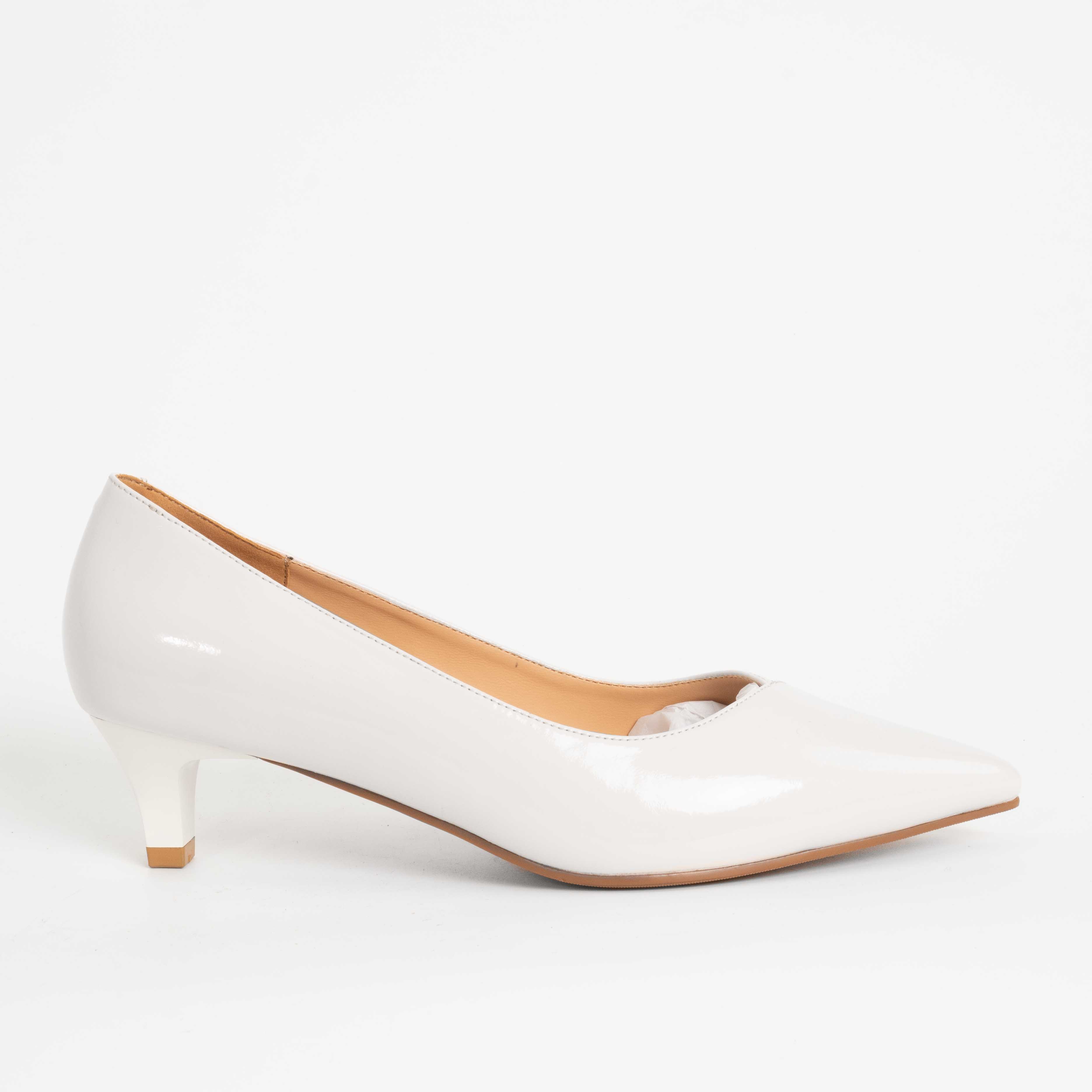 NEW Women low heeled pumps with beige patent leather