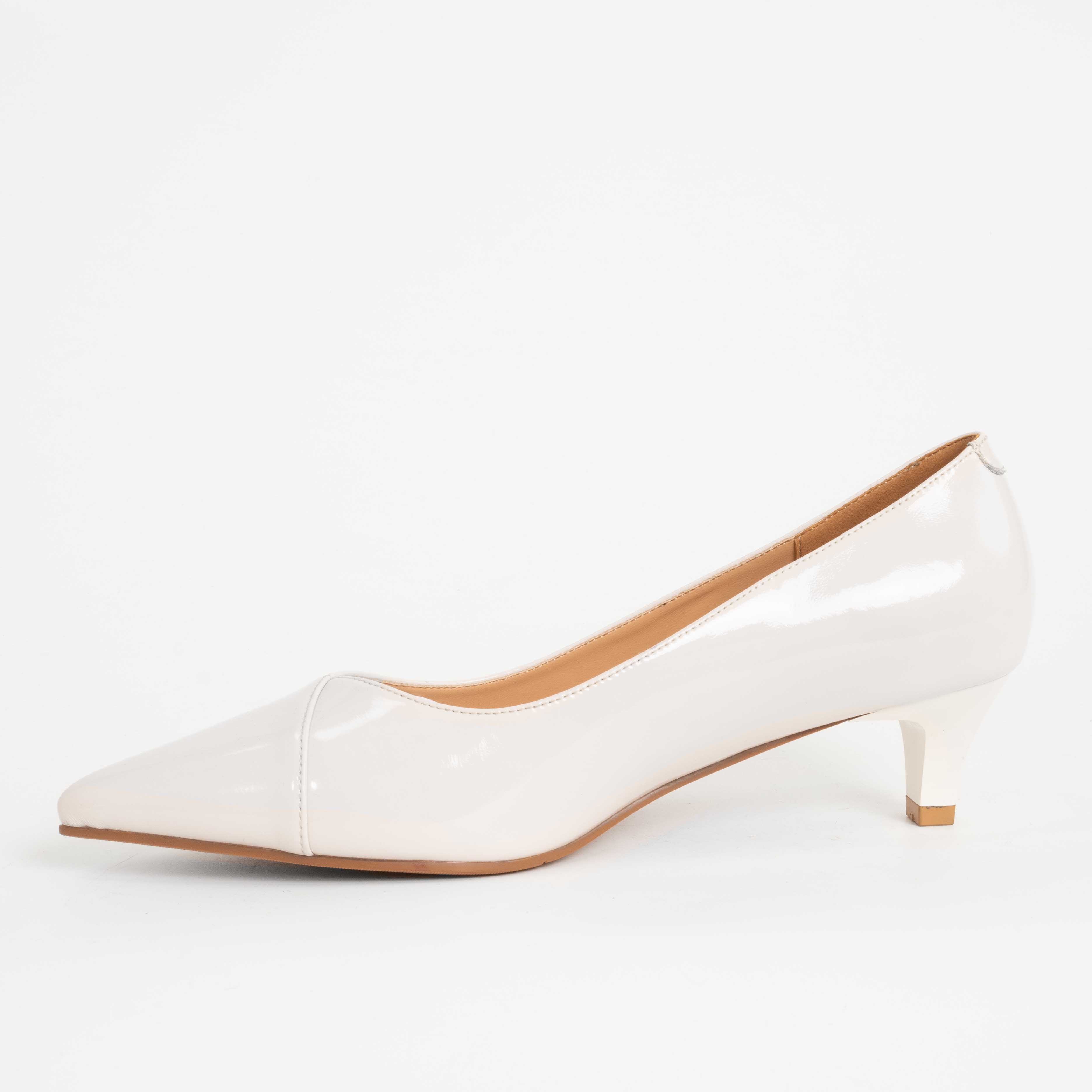 NEW Women low heeled pumps with beige patent leather